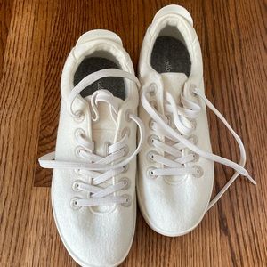 Brand new! Never worn all birds